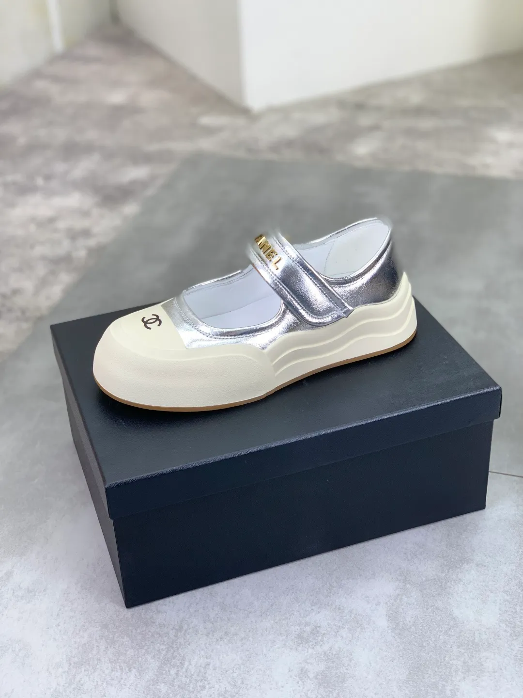 Men's men's shoes 💰P562 new high quality Chanel 25k spring counter new top quality [proud] This boot is really a lucky star for small people, thick sole 5cma more refined rhombus, slim legs, the key is very comfortable upper foot: imported cowhide lining: sheepskin lining outsole: genuine molded tpu outsole ~ 5cm heel height Color: 3️⃣ colors available Size: 35-40 (41 made to order, non-refundable)